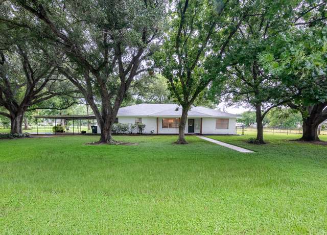 Property at 388 Delbur St, El Campo, TX 77437, 3 beds, 2 baths