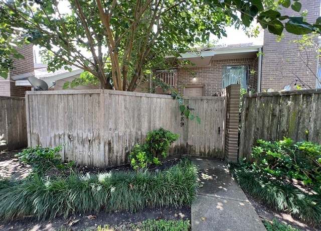 Property at 2889 Panagard Dr #42, Houston, TX 77082, 2 beds, 1.5 baths