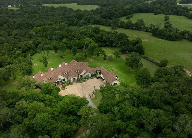Property at 40693 Center Hill Rd, Hempstead, TX 77445, 4 beds, 5.5 baths