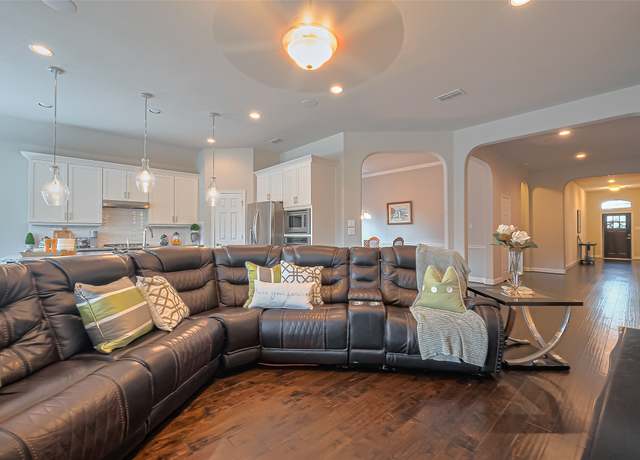 Property at 10147 Deerpark Dr, Missouri City, TX 77459, 4 beds, 3 baths