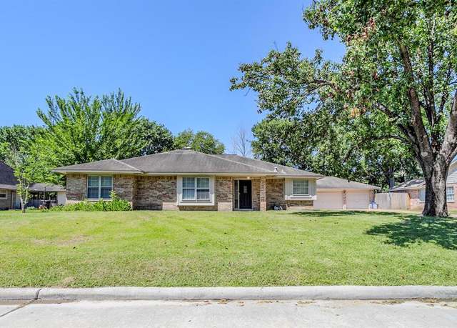 Property at 8015 Durklyn Ln, Houston, TX 77070, 3 beds, 2.5 baths