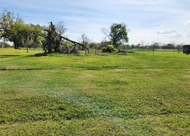 Property at 1137 Bar X Trl, Angleton, TX 77515