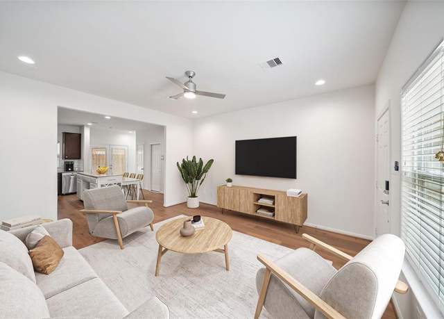 Property at 3210 Baer St, Houston, TX 77020, 3 beds, 2.5 baths