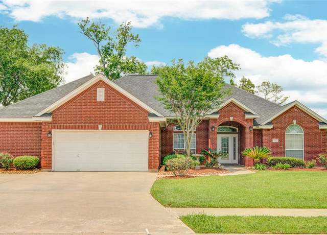 Property at 306 Williamsburg Ave, Clute, TX 77531, 3 beds, 2 baths