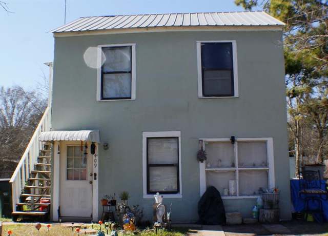 Property at 409 N Avenue D, Waelder, TX 78959, 1 bath