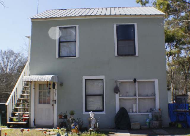 Property at 409 N Avenue D, Waelder, TX 78959, 2 beds, 1 bath