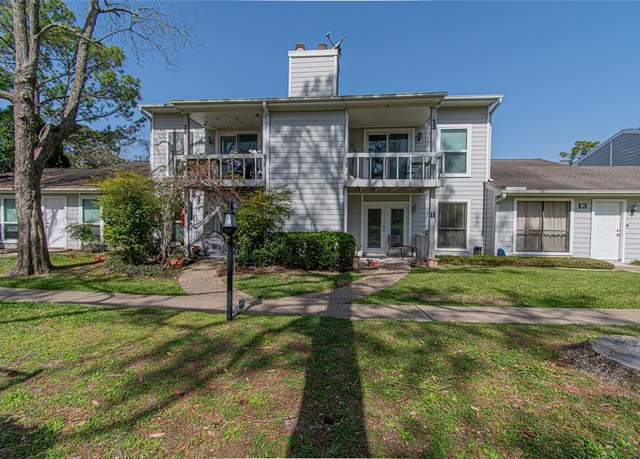 Property at 11 Hideaway Dr, Friendswood, TX 77546, 1 bed, 1 bath