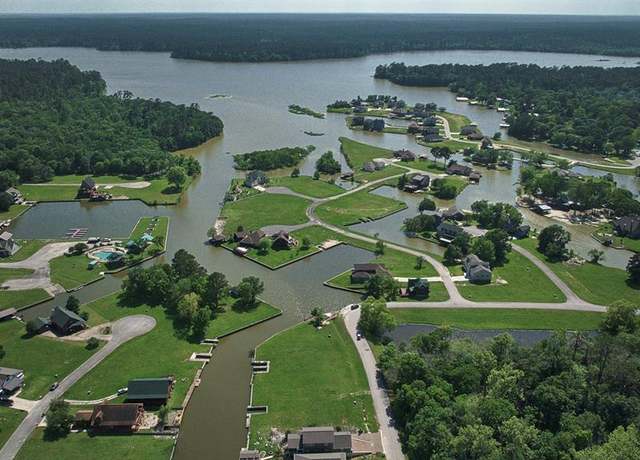 Property at 92 Wildwood Lake Dr, Huntsville, TX 77340