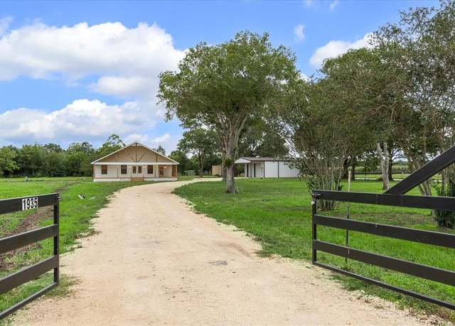 Property at 1935 Willow Rd, Wallis, TX 77485, 3 beds, 3 baths