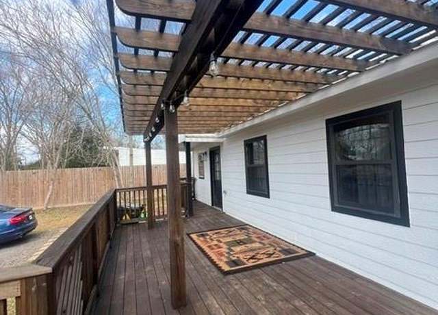 Property at 327 3rd St, Dickinson, TX 77539, 2 beds, 1 bath