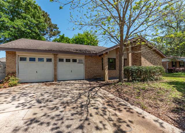 Property at 4112 Pine Shadows St, Dickinson, TX 77539, 3 beds, 2.5 baths