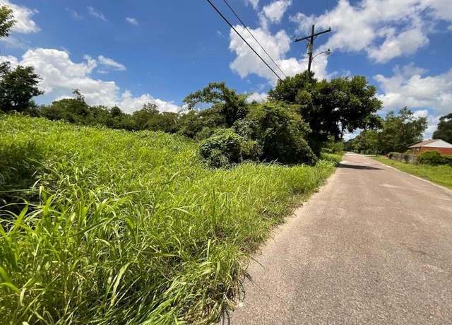Property at 911 W Sholars Ave, Orange, TX 77630