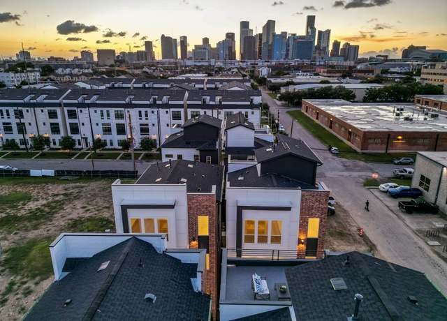 Property at 3008 Lamar St, Houston, TX 77003, 3 beds, 3.5 baths