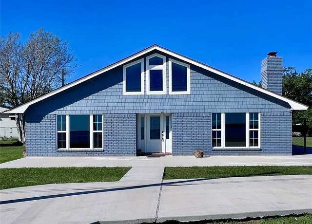 Property at 1809 E Bayshore Drive Dr, Palacios, TX 77465, 2 beds, 2 baths