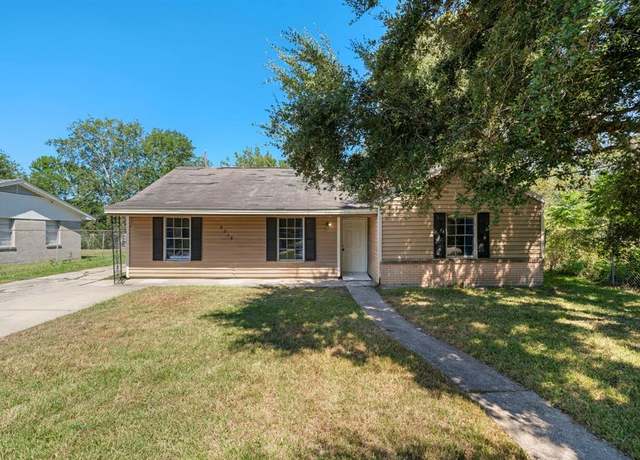 Property at 5319 Greylog Dr, Houston, TX 77048, 7 beds, 3 baths