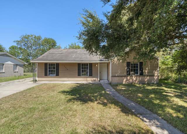 Property at 5319 Greylog Dr, Houston, TX 77048, 7 beds, 3 baths