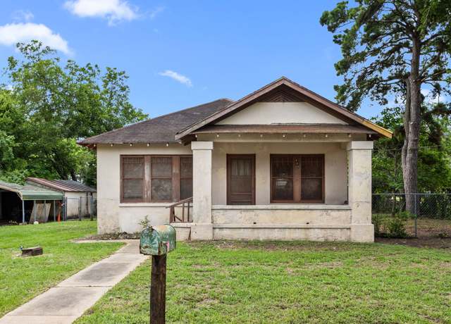 Property at 600 Brazos St, Glidden, TX 78943, 2 beds, 1 bath