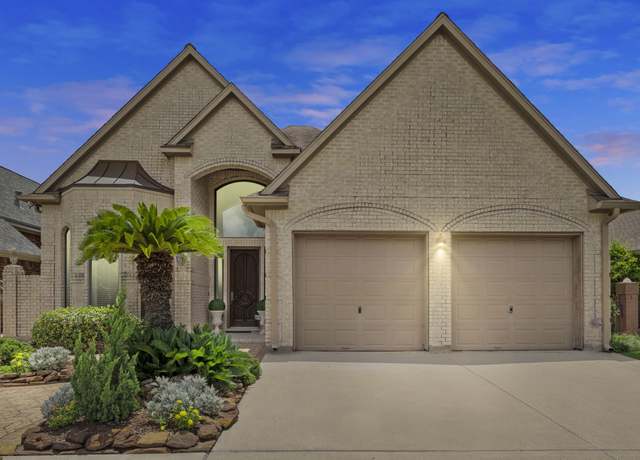 Property at 4513 Country Club Vw, Baytown, TX 77521, 3 beds, 2.5 baths