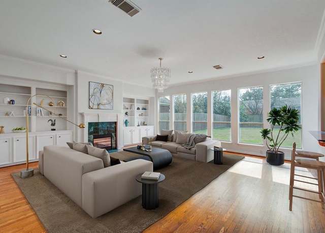 Property at 5425 Loch Lomond Dr, Houston, TX 77096, 4 beds, 3.5 baths