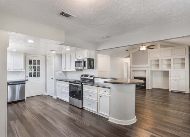 Property at 12757 Lake Conroe Hills Dr, Willis, TX 77318, 4 beds, 2 baths