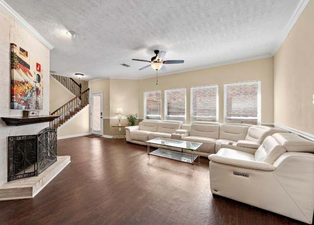 Property at 6729 Tournament Dr, Houston, TX 77069, 3 beds, 2 baths