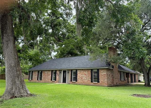 Property at 200 Wentworth Dr, West Columbia, TX 77486, 3 beds, 2 baths