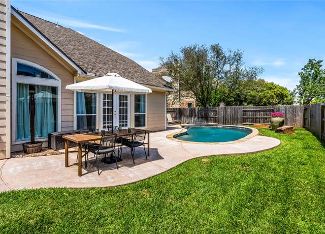 Property at 1318 Summer Forest Dr, Sugar Land, TX 77479, 4 beds, 2.5 baths