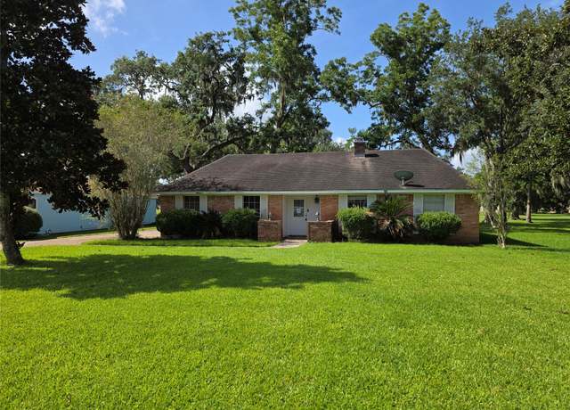 Property at 341 S Amherst Dr, West Columbia, TX 77486, 3 beds, 2 baths