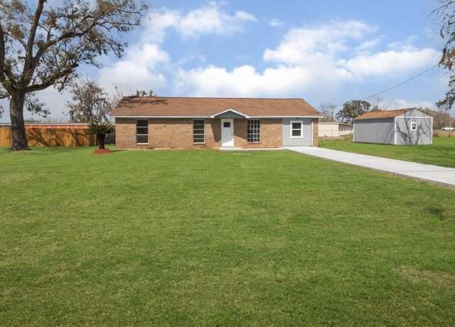 Property at 120 Hutson Ln, Brazoria, TX 77422, 4 beds, 2 baths