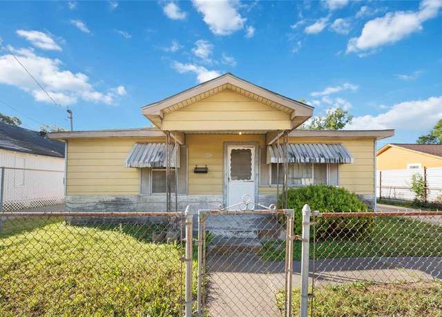 Property at 885 W Little York Rd, Houston, TX 77091, 3 beds, 1.5 baths