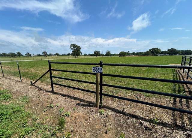 Property at 38645 Wiggins Rd, Hempstead, TX 77445