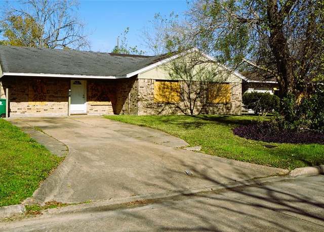 Property at 5615 Bayfield Dr, Houston, TX 77033, 3 beds, 1 bath