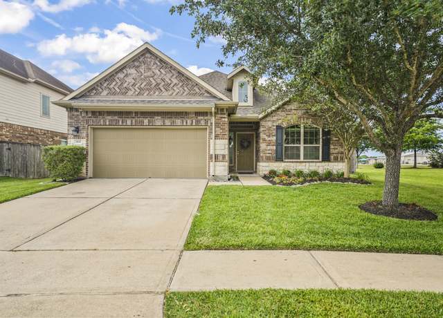 Property at 3617 Watzek Way, Pearland, TX 77581, 4 beds, 2 baths