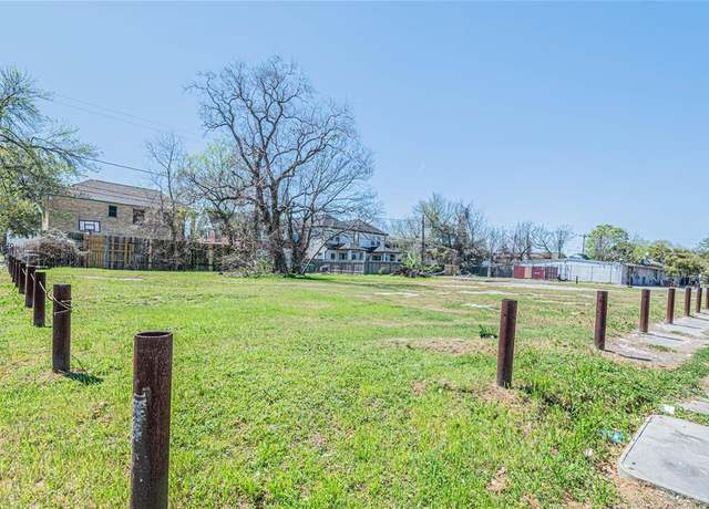 Property at 2700 Alabama St, Houston, TX 77004