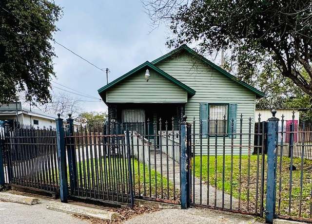 Property at 414 Vine St, San Antonio, TX 78210, 4 beds, 2 baths