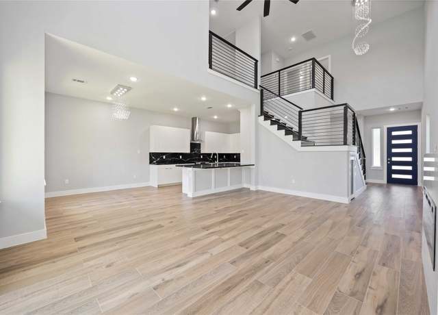 Property at 4923 Golden Forest Dr, Houston, TX 77091, 3 beds, 2.5 baths