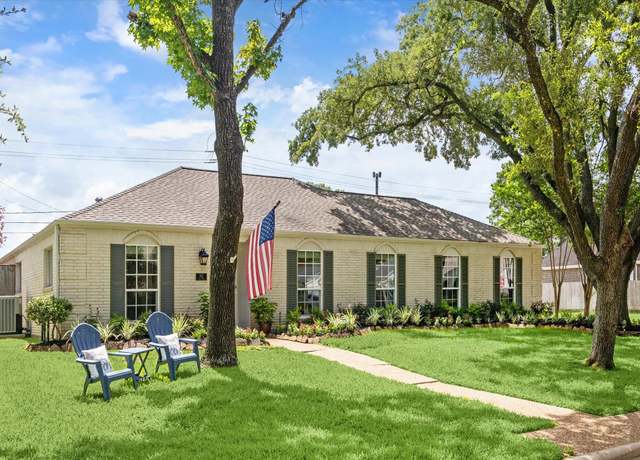 Property at 902 W Forest Dr, Houston, TX 77079, 3 beds, 2 baths