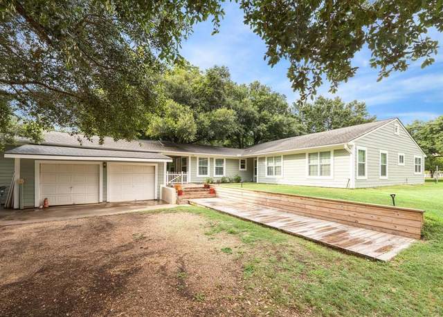 Property at 510 Brazos Hill Ln, Sealy, TX 77474, 3 beds, 2 baths