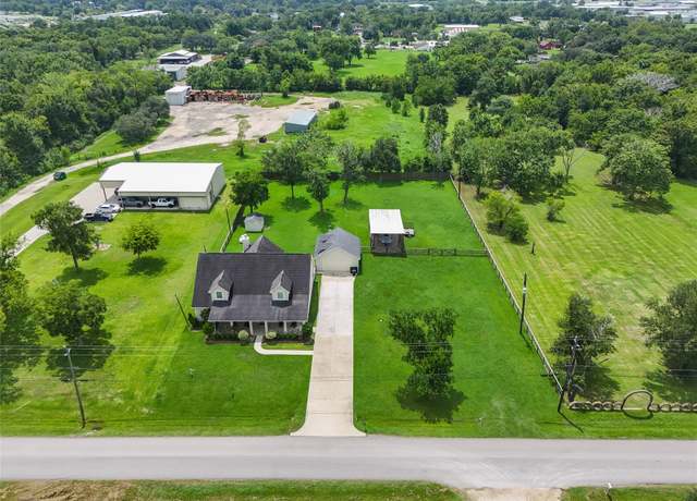 Property at 18118 County Road 125, Pearland, TX 77581, 3 beds, 3.5 baths