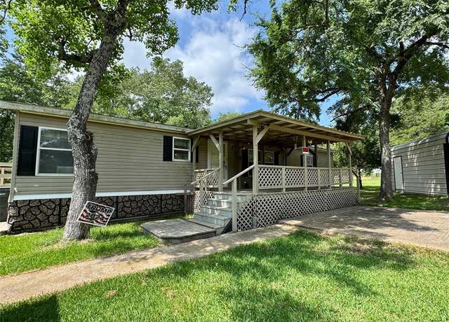 Property at 40 Mccrory Dr, Huntsville, TX 77320, 3 beds, 2.5 baths