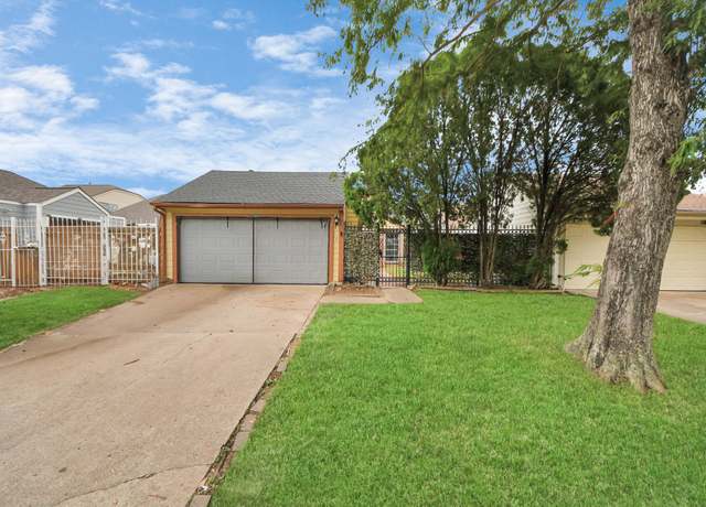 Property at 11842 Plumbrook Dr, Houston, TX 77099, 3 beds, 2.5 baths