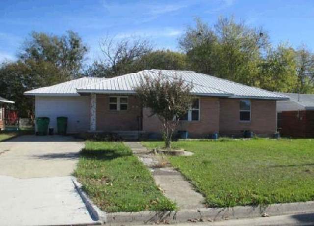 Property at 1218 Fair Ave, Gainesville, TX 76240, 3 beds, 1 bath