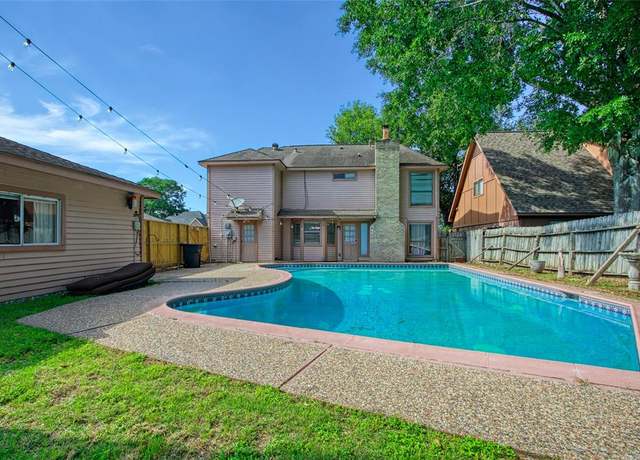 Property at 15623 Ensenada Dr, Houston, TX 77083, 4 beds, 2.5 baths