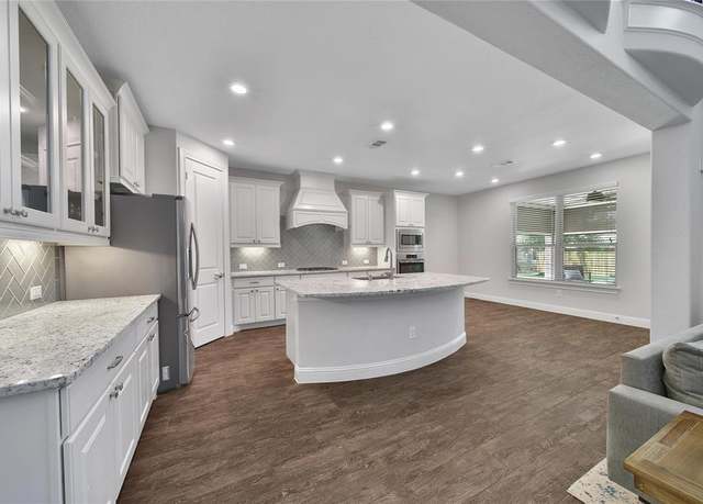 Property at 19 N Wheatleigh Dr, Tomball, TX 77375, 4 beds, 3.5 baths
