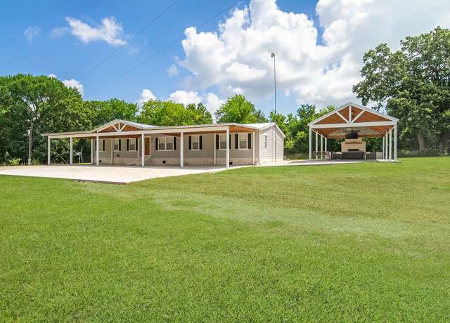 Property at 555 Wilder Crest Ln, Brenham, TX 77833, 5 beds, 2.5 baths