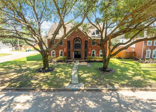 Property at 16702 Avenfield Rd, Tomball, TX 77377, 6 beds, 4.5 baths