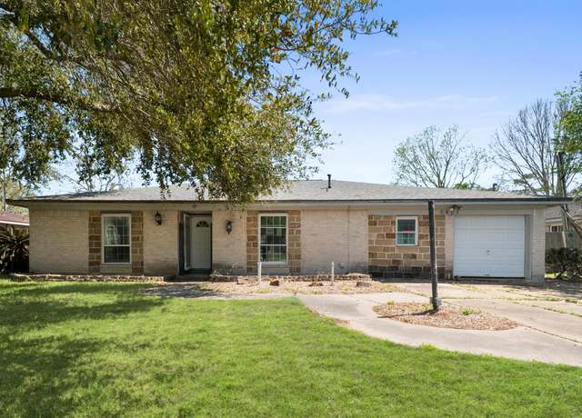 Property at 5401 Bayou Dr, Dickinson, TX 77539, 3 beds, 2 baths