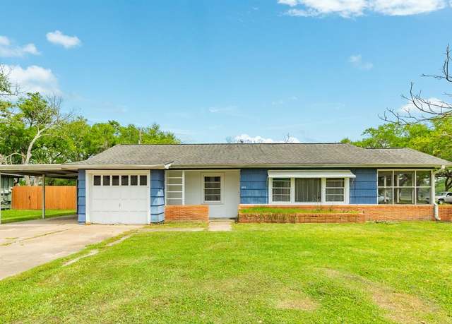 Property at 604 N Willow St, Angleton, TX 77515, 3 beds, 1 bath