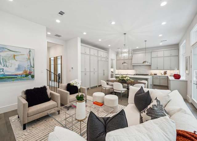 Property at 10 Wentworth Square Ave, Houston, TX 77027, 4 beds, 5 baths