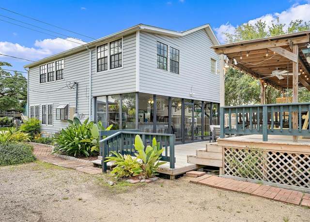 Property at 515 Clear Lake Rd, Kemah, TX 77565, 3 beds, 1.5 baths